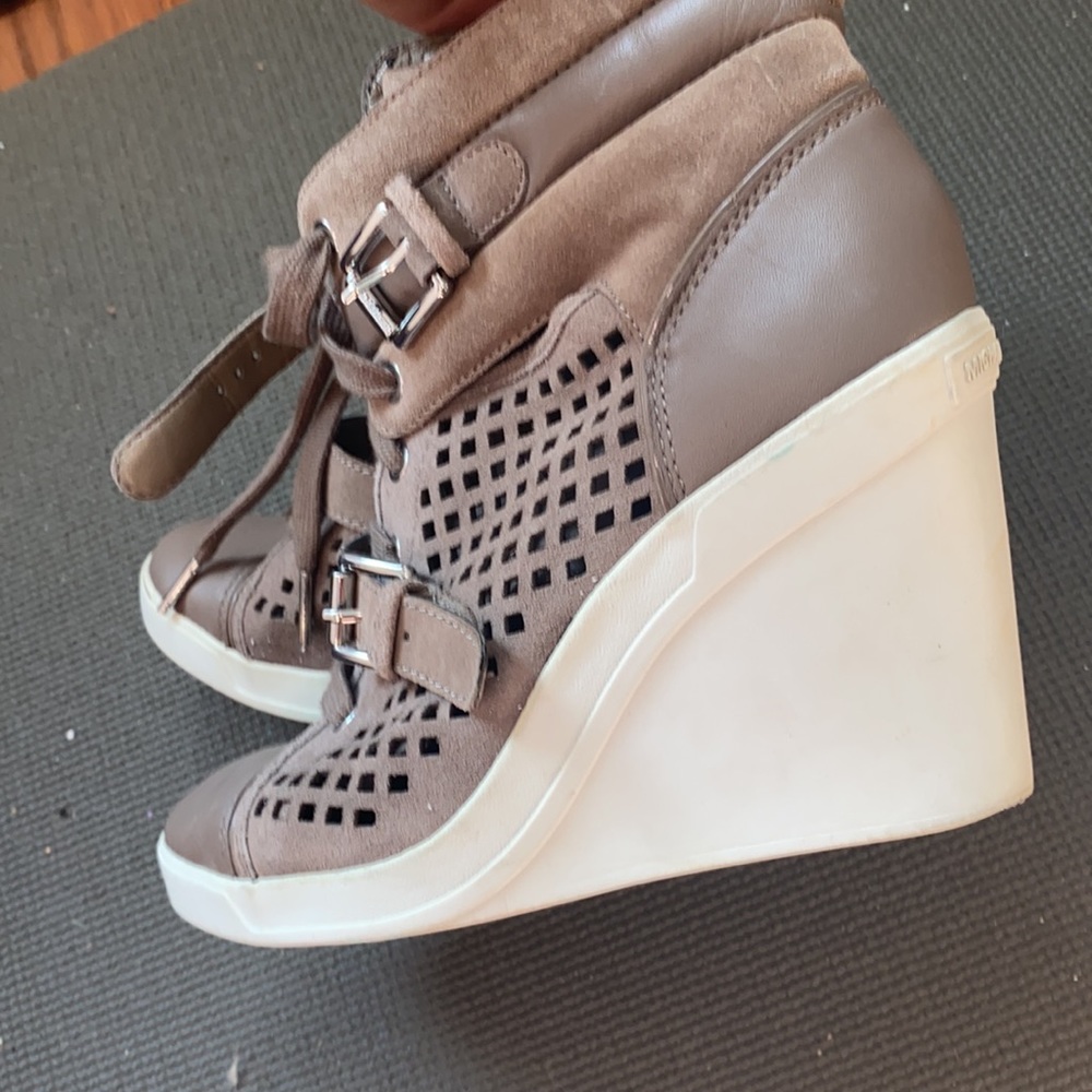 Michael Kors leather lace up and tie ankle boots - Picture 5 of 11